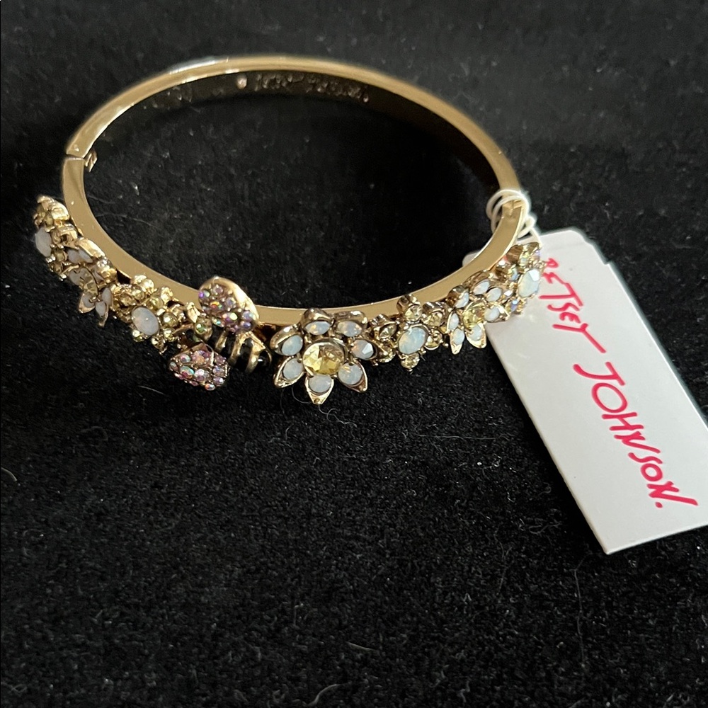 Betsey Johnson Gold and White Floral Bracelet with Bumble Bee